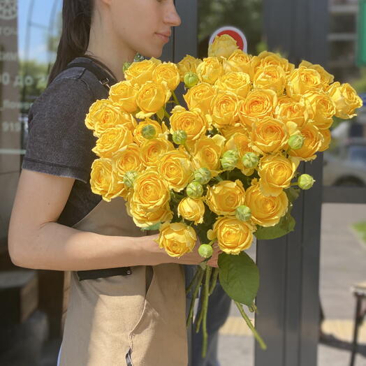 Солнечные кустовые розы