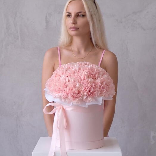 Композиция из 25 розовых диантусов