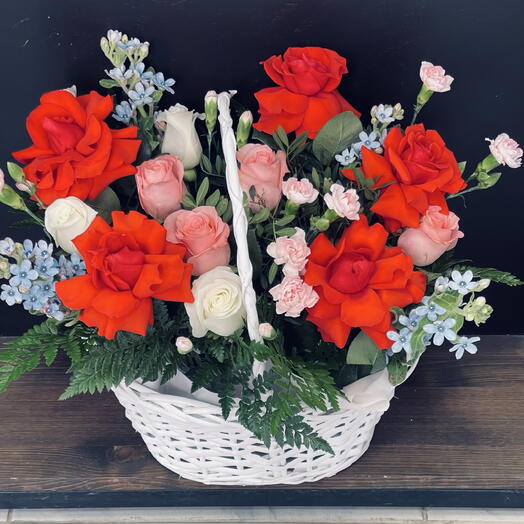 Корзина с французкими розами Нина