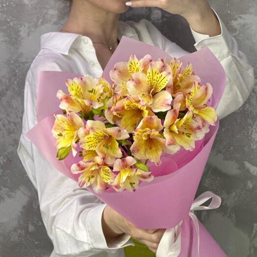 Букет комплимент из альстромерий нежный🌸