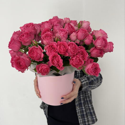 Кустовые розы в коробке 💗