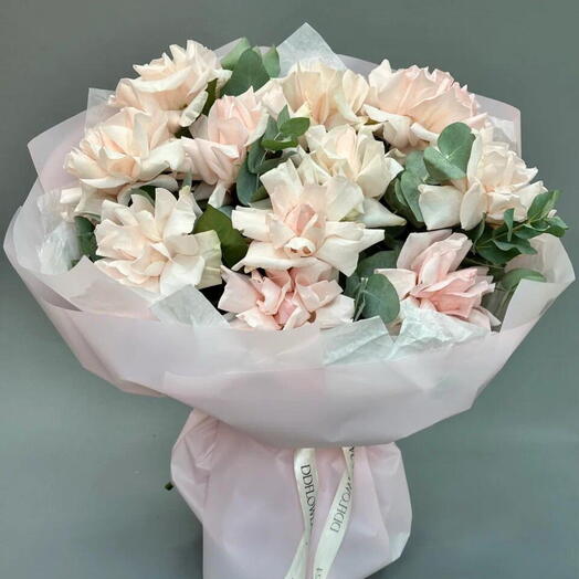 Букет из нежных французских роз с эвкалиптом 🌸