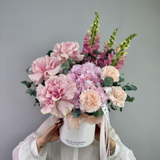 🌸НОВИНКА 🌸
Коробка с французскими  розами , гортензией и антирринумом