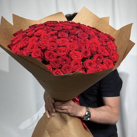 101 красная роза в крафте 🌹