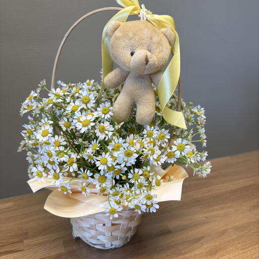 Корзина с ромашками