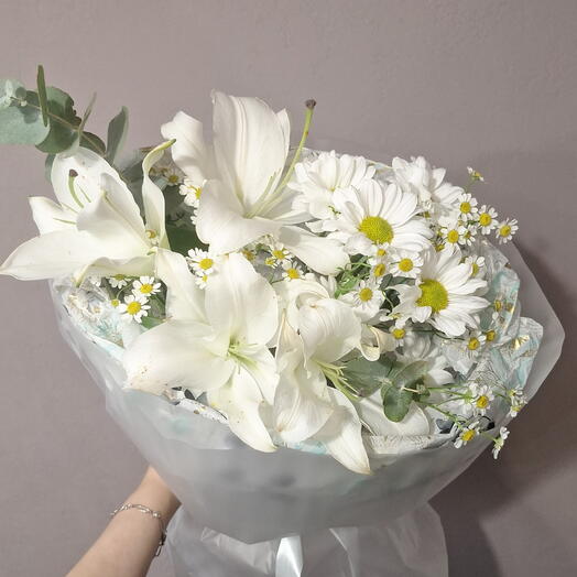 Нежный букет с лилиями