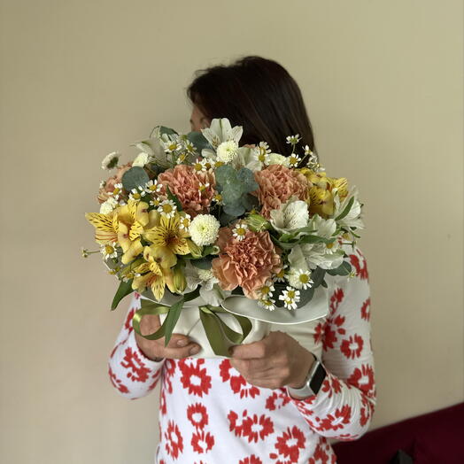 Комплимент на оазисе из стойких цветов