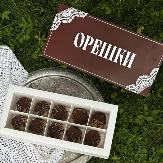 Большие орешки с шоколадной начинкой и фундуком