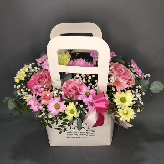 Яркая сумочка с розами ,цветными хризантемами и гипсофилой🌺☘️️