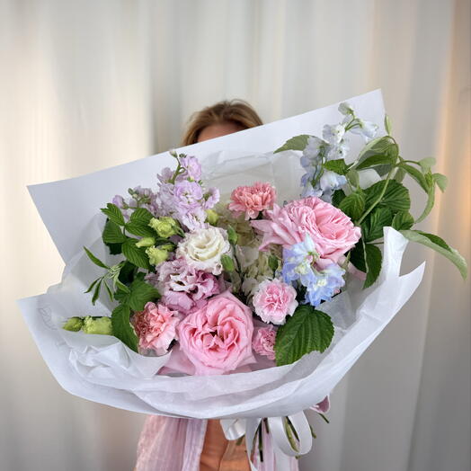 Летний свежий букет с дельфиниумом и эустомой 🌸