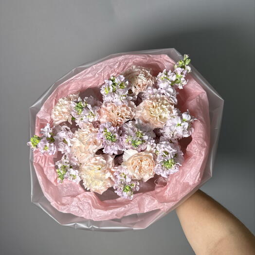 Букет «Ароматный мир» с матиоллой и диантусами 🌸