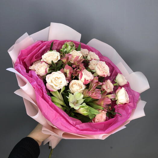 Букет с кустовыми розами и альстромерией🩷🌺🌸