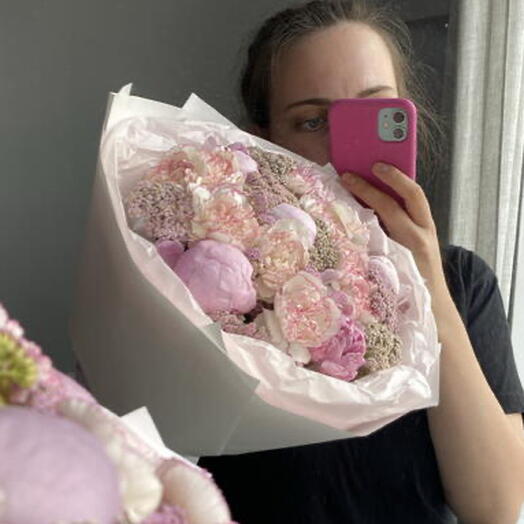 Пионы с диантусами и ахиллея