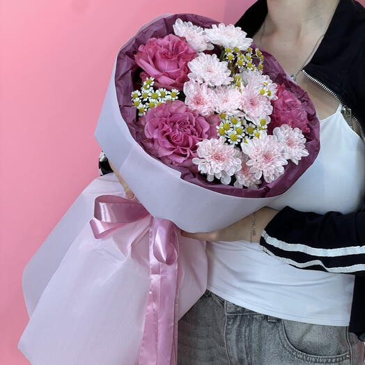 Нежнейший летний букет с розами и хризантемами в стильной упаковке 🌸🤍