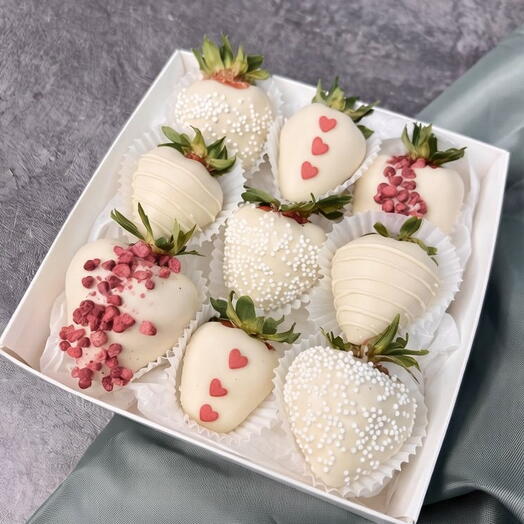 Клубника в шоколаде white choco 9-12 ягод