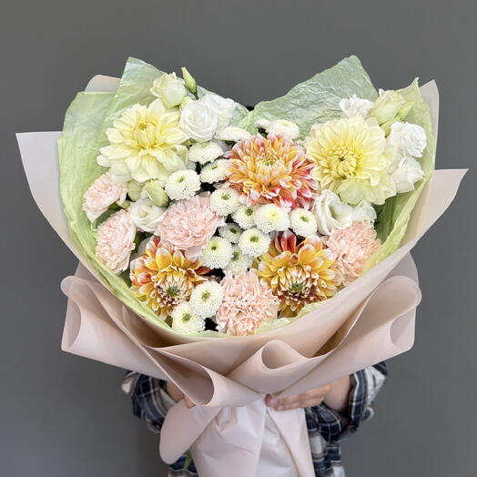 Нежный букет с георгинами, эустомой, Сантини и диантусами 💕🥰