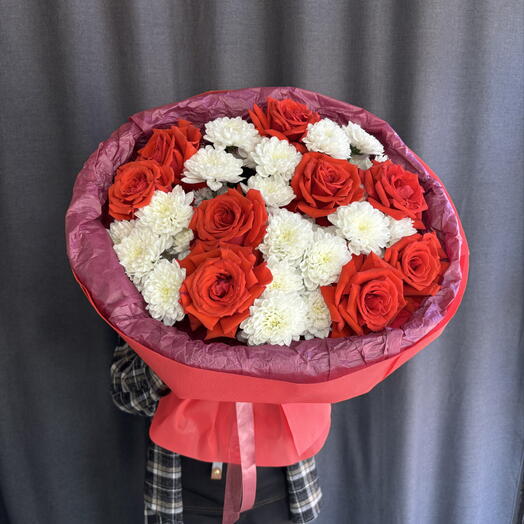 Букет с французской розой и хризантемами ягодка 🍓🍓