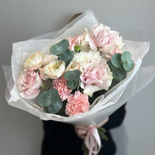 Букет с французским и кустовыми розами «Нежная любовь»