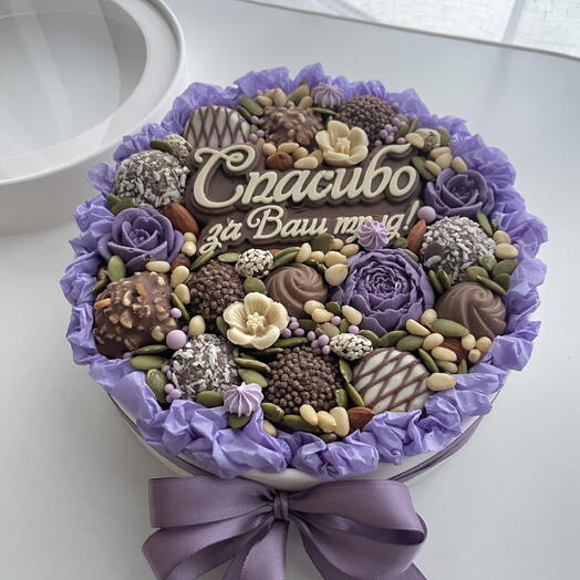 Коробочка с орехами и шоколадом «сиреневая»