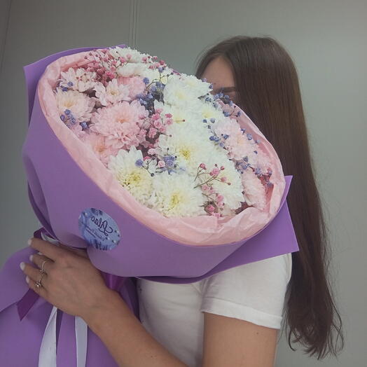 Букет из хризантем и гипсофилы💜