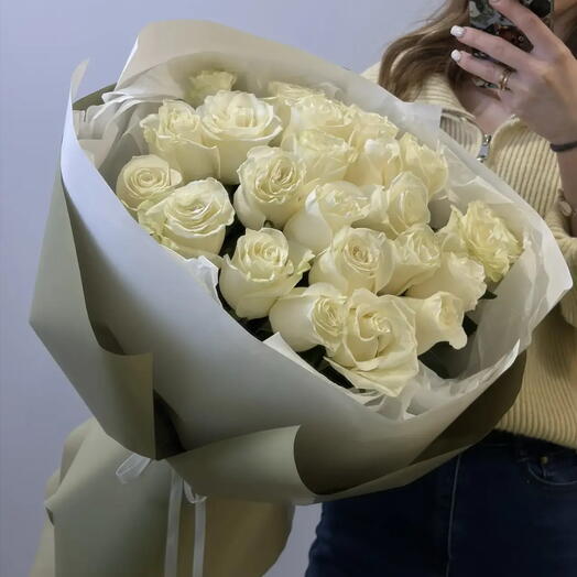 Букет из 23 белых роз
