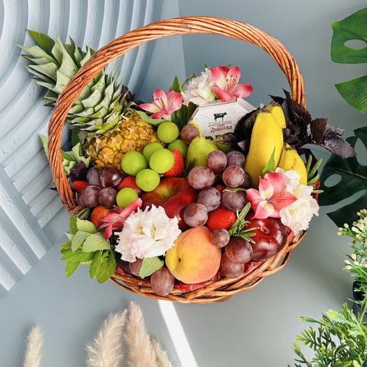 Корзина с фруктами и цветами 1