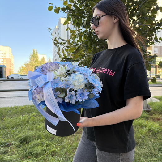 Коробка с цветами для жены, мамы, бабушки, дочки, на юбилей, день рождения, 1 сентября ,день знаний , в школу