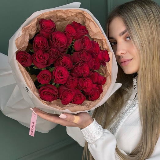 Моно букет из 25 красных роз