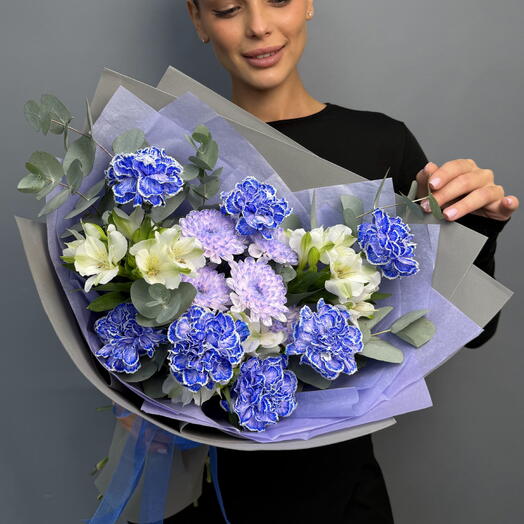 Яркий букет с диантусами, альстромериями и хризантемой💙
