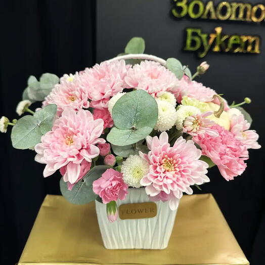 Композиция с хризантемой