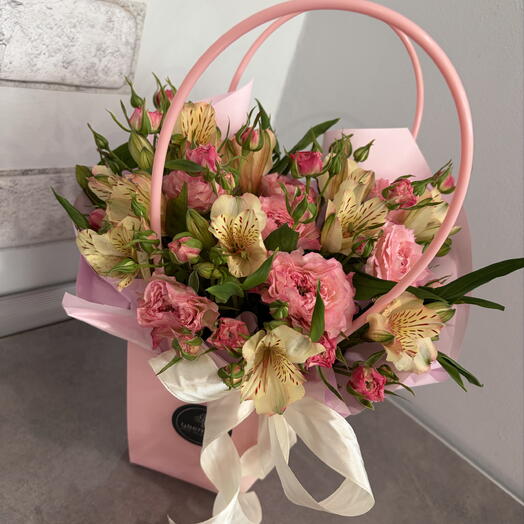 Чудесная цветочная сумочка с розой🌸💗