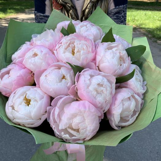 Букет из 15 пионов