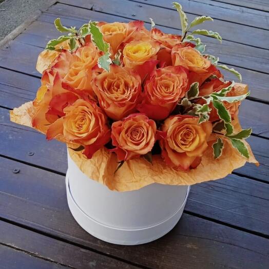 Box 39 с оранжевыми розами