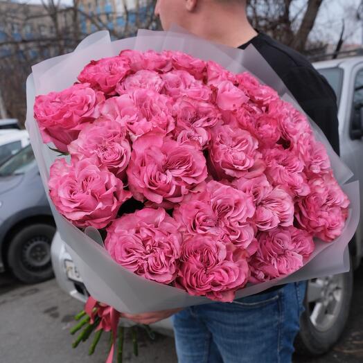 Bouquet of peony-shaped roses