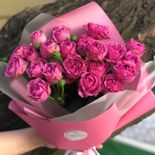 Mono bouquet of peony-shaped bush roses