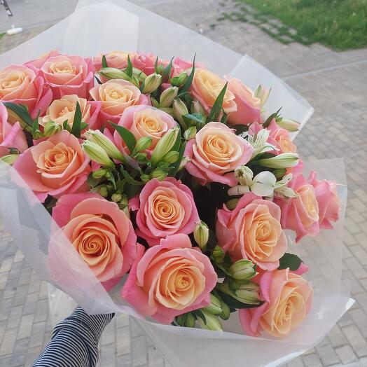 Bouquet of 25 roses of the Miss Pigi and Alstroemeria varieties