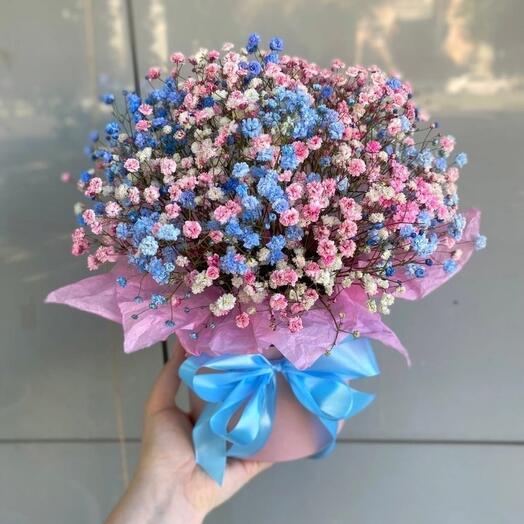 Hatbox with gypsophila