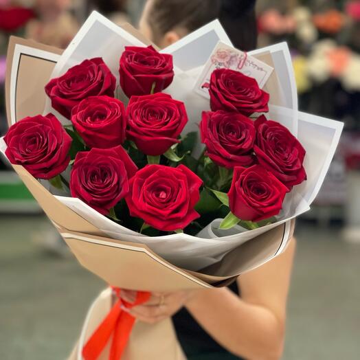 Bouquet of scarlet roses