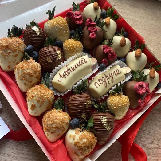 Juego de fresas y plátanos cubiertos de chocolate