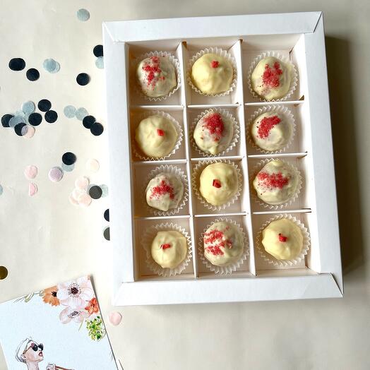 Асорті сирних трюфелів в білому шоколоді 12 шт