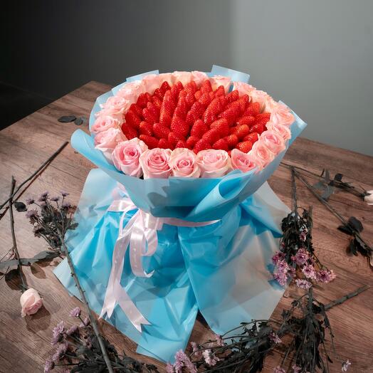 Strawberry + Flower bouquet (size M)