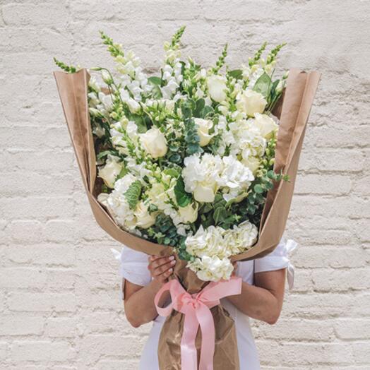 Ramo grande de hortensias, lisianthus, rosas, anthuriums y verdes decorativos