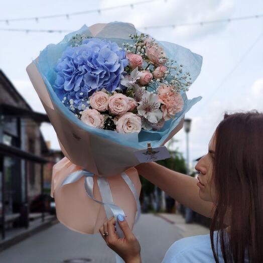 Букет с голубой гортензией💙