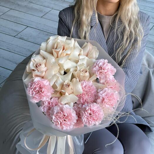 Ramo de rosas giradas y Dianthus 💕