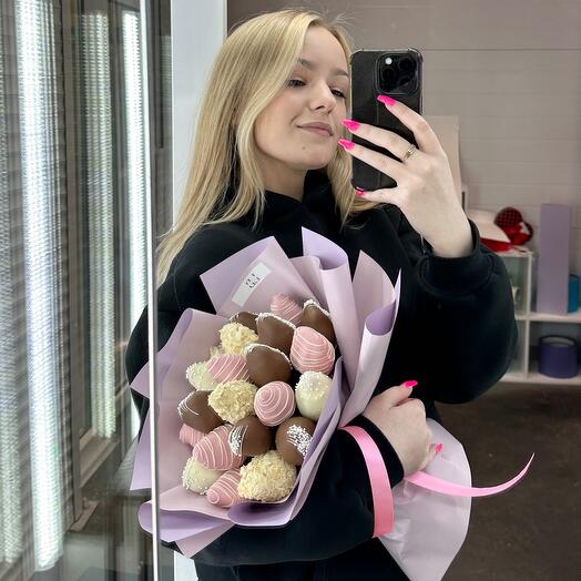 Букет «Феерия» из клубники в шоколаде