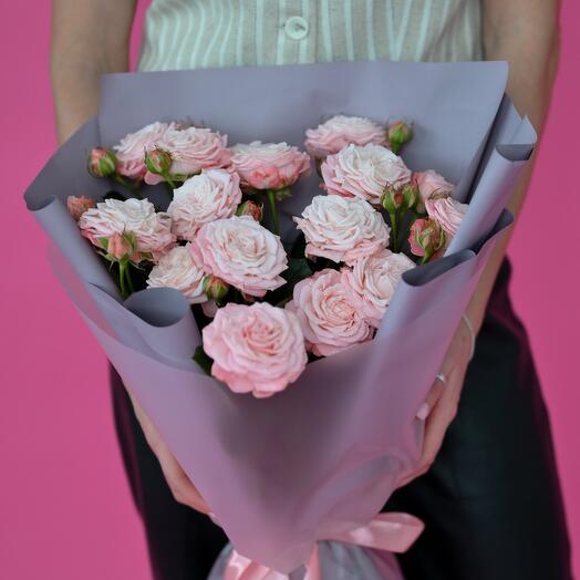 Ramo con rosas de peonía arbustivas
