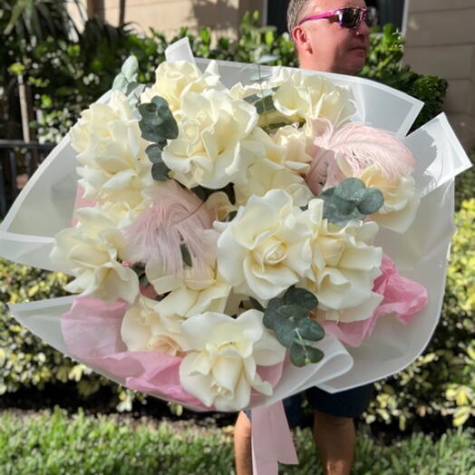 25 open roses with feathers