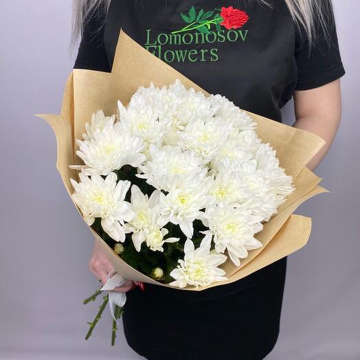 Bouquet of white bush chrysanthemums