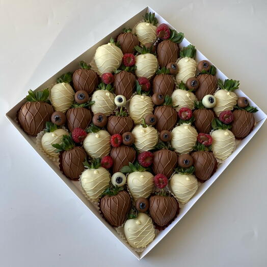 Party Box of Strawberries Dipped in Belgian Chocolate