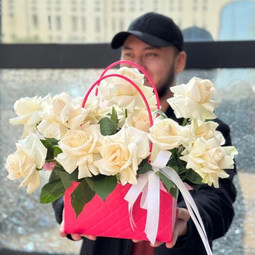 Цветочная композиция из 13 роз